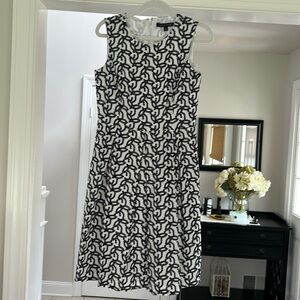 Brooks Brothers Outlet. Dress Size 2 white and navy print